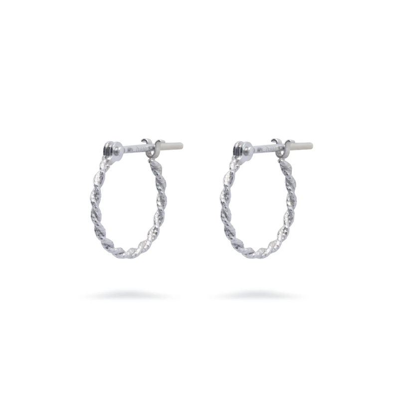 ピアス
