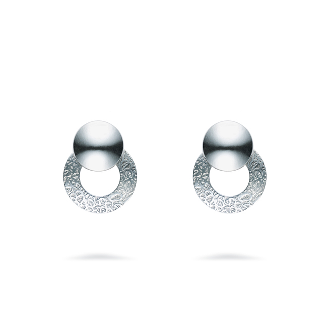 顔周りを彩るプラチナ・ピアスのおすすめブランド4選！その魅力と選び方も解説